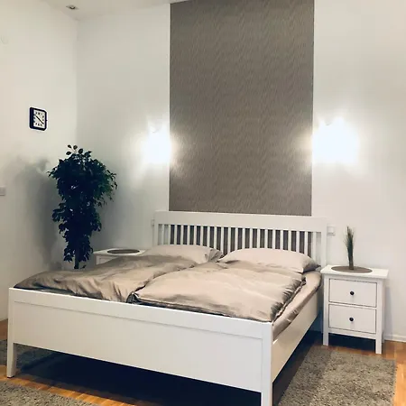 Diamond Apartment *