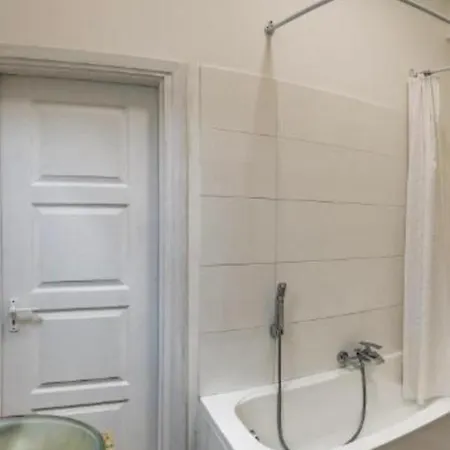 Diamond Apartment *